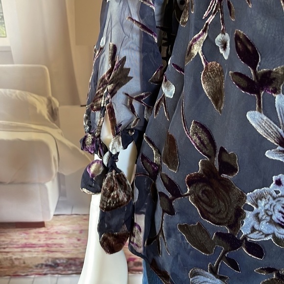 Dalia Off Shoulder Burnt Out Tie Sleeves Top. Size XL. P250/A2098 - Picture 3 of 5